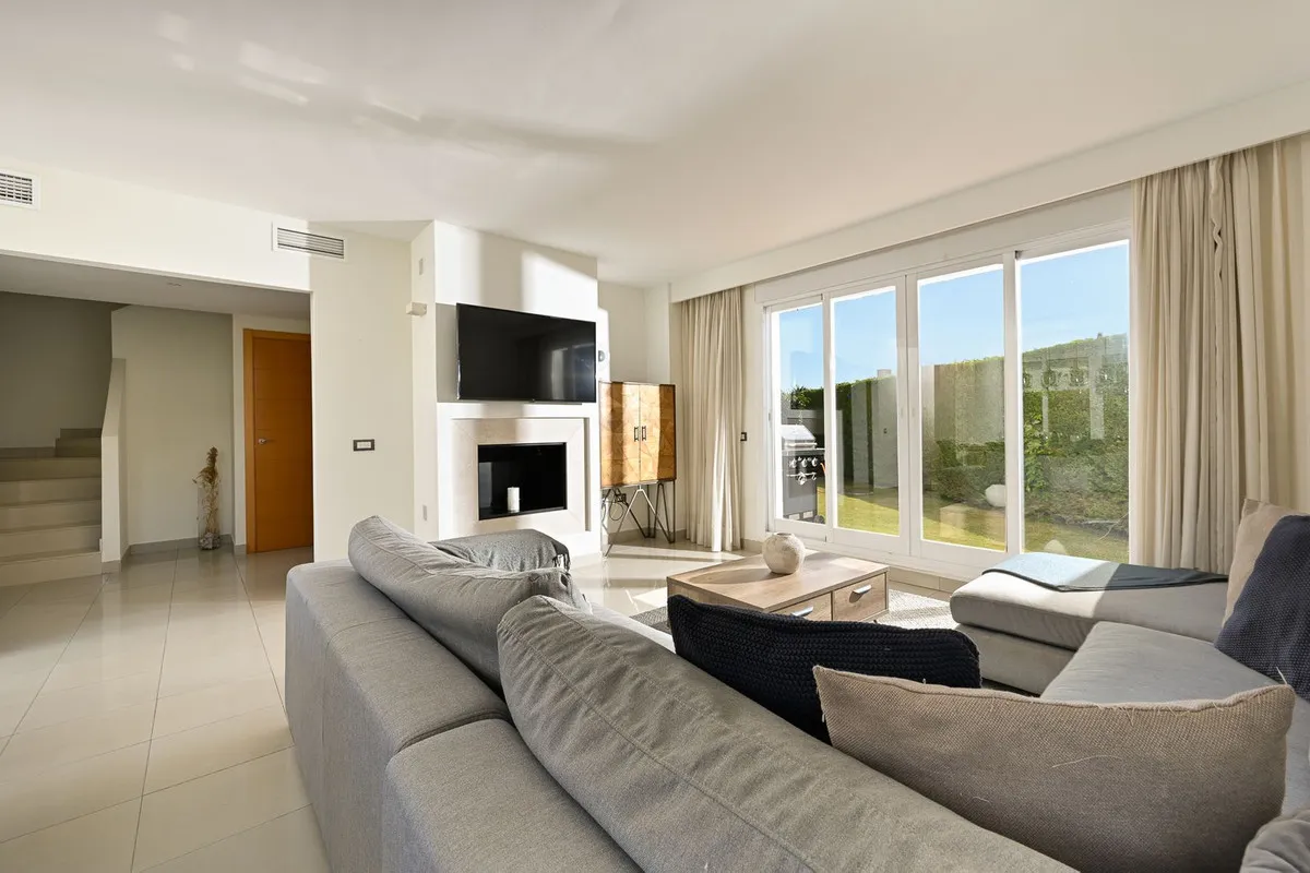 b6eef7ee-3ae2-4e36-abc8-73ce2045c02a