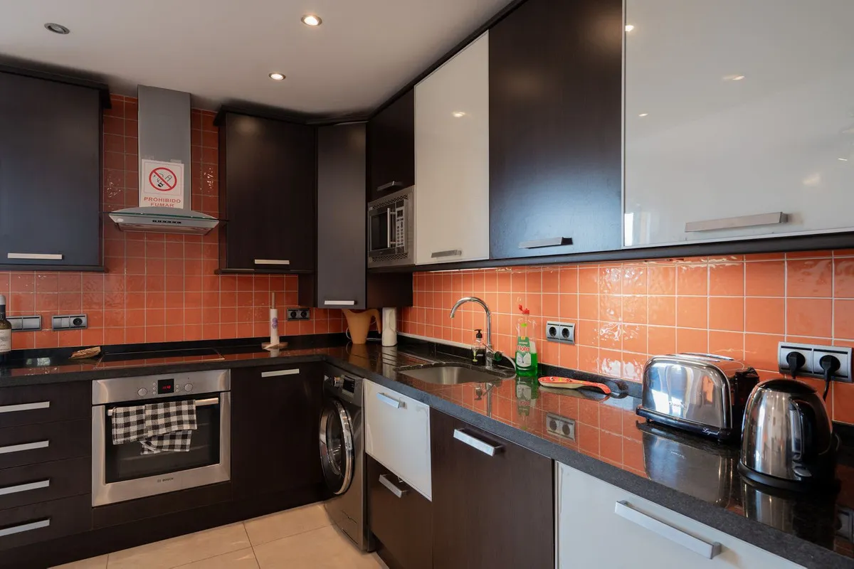 2ae94da1-2b63-4e6c-b37b-6c0ff4963384