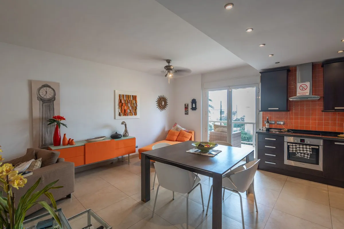 9dba82d1-1c12-432e-a93d-f5af65505828