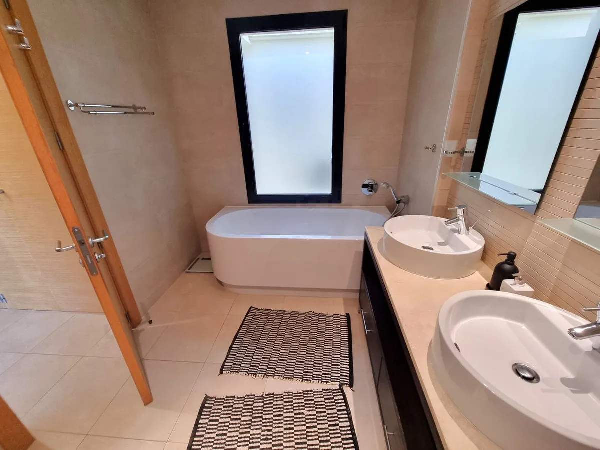 805a26b1-a0cb-4f5e-9431-8994ce685996