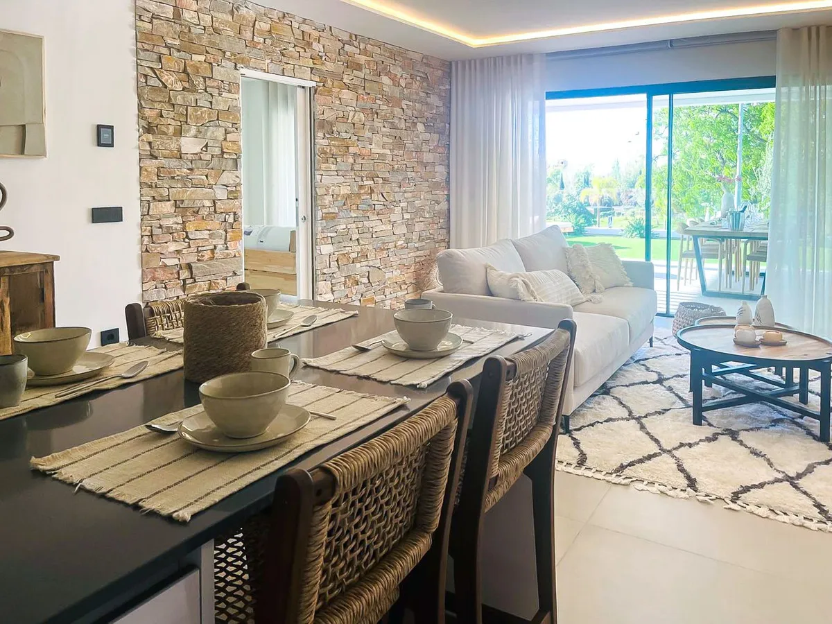 6583f713-96fd-4d66-9fef-8efe930a3849