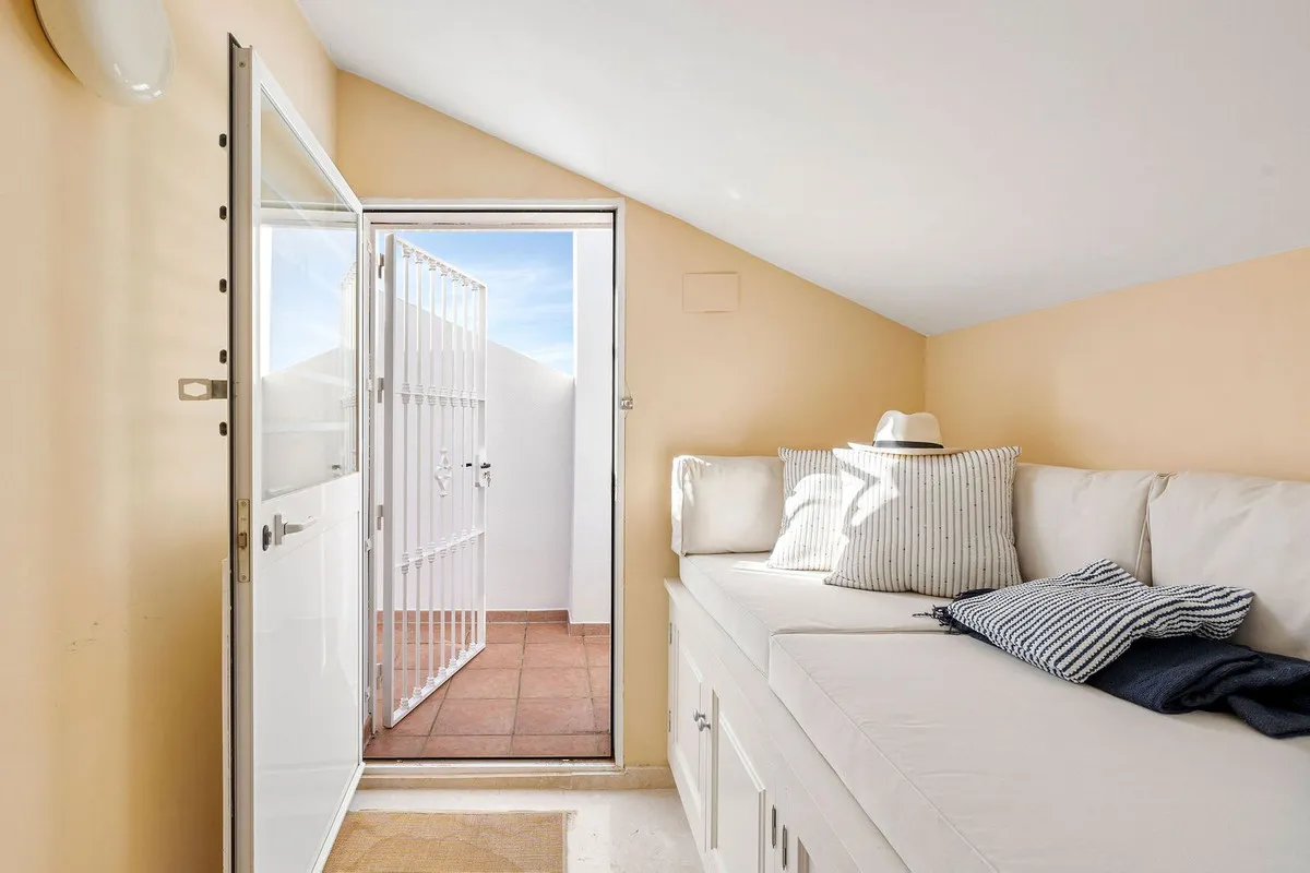 6b10114c-2f82-4ee6-b1c7-3d96c07016df