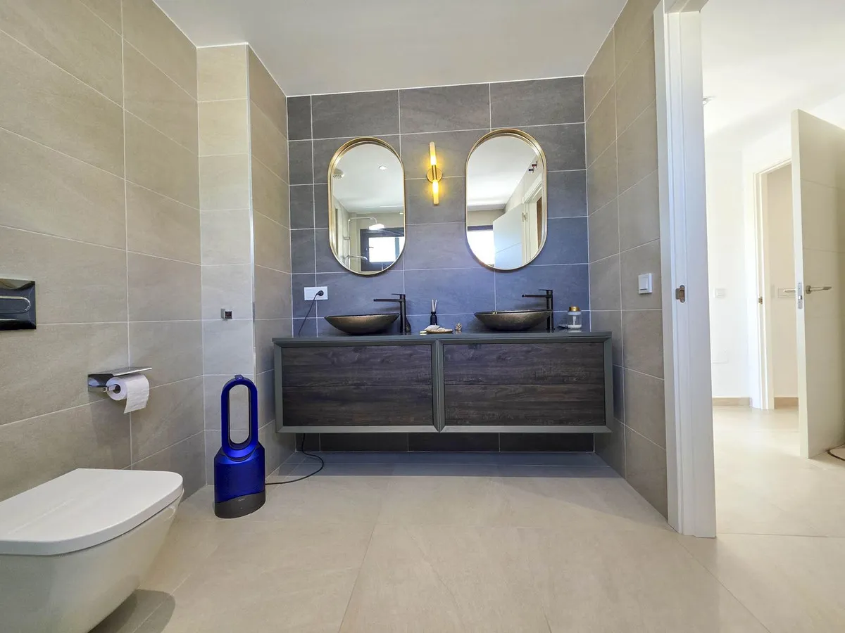 59e165a0-3f0e-41dd-b32c-cfb44264f6a5