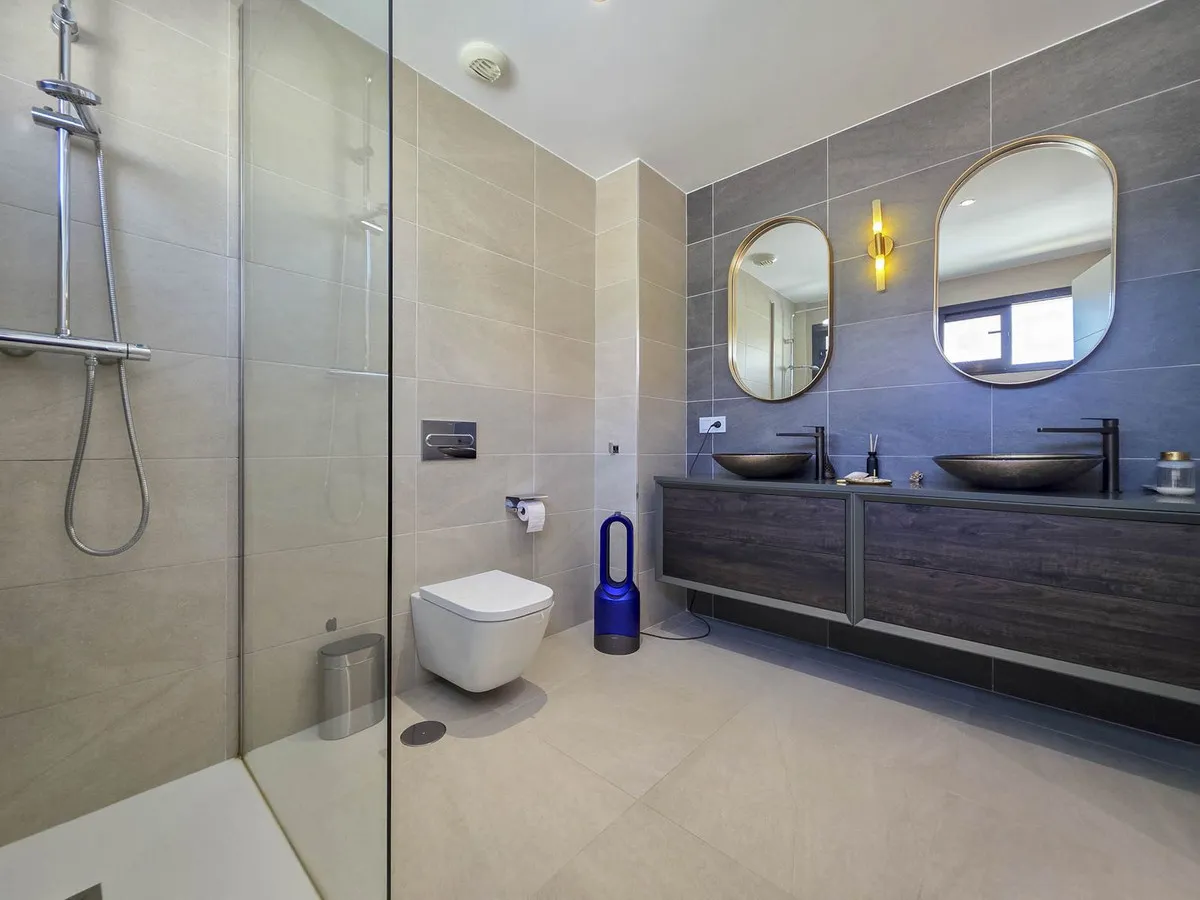 5c60f805-eb2d-4680-b88e-918b309690b7