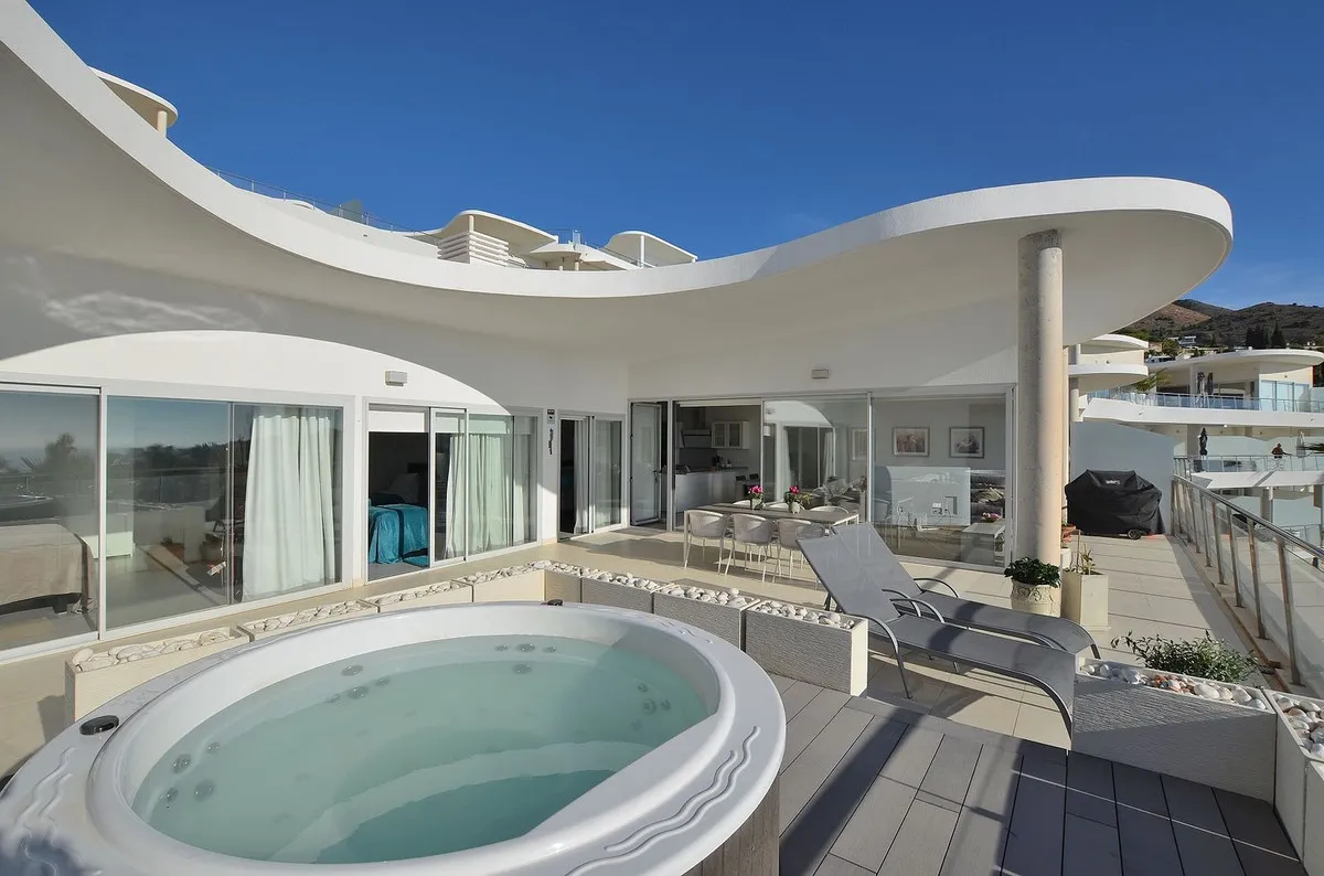 933de0cf-a452-47af-8925-2427a2260b25