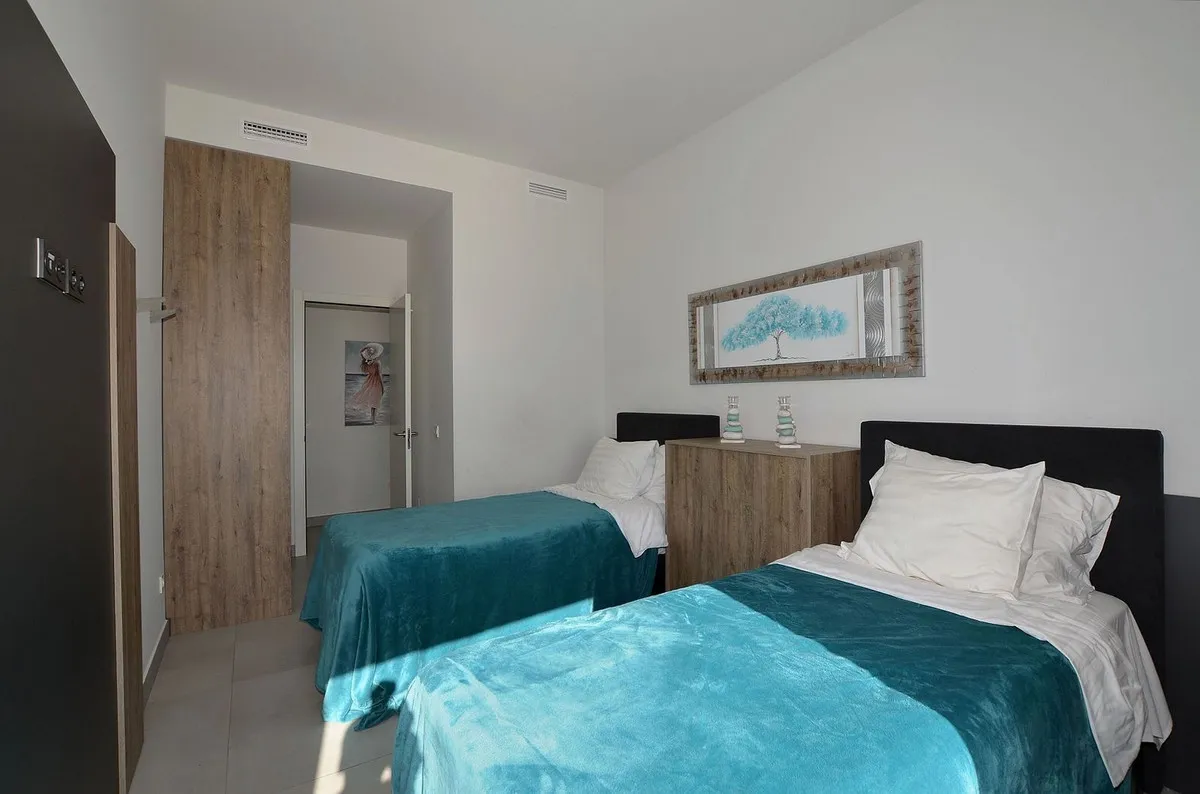 9d83e433-f6a8-4130-9a63-992ecedd0479