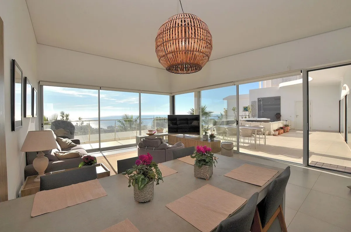 a1692963-17ce-475d-94f4-a8603f7d687f