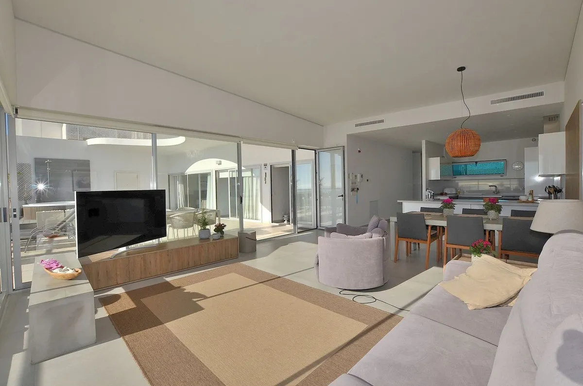 e11e6cd3-3cc2-45bb-a5c3-86335b20ece8