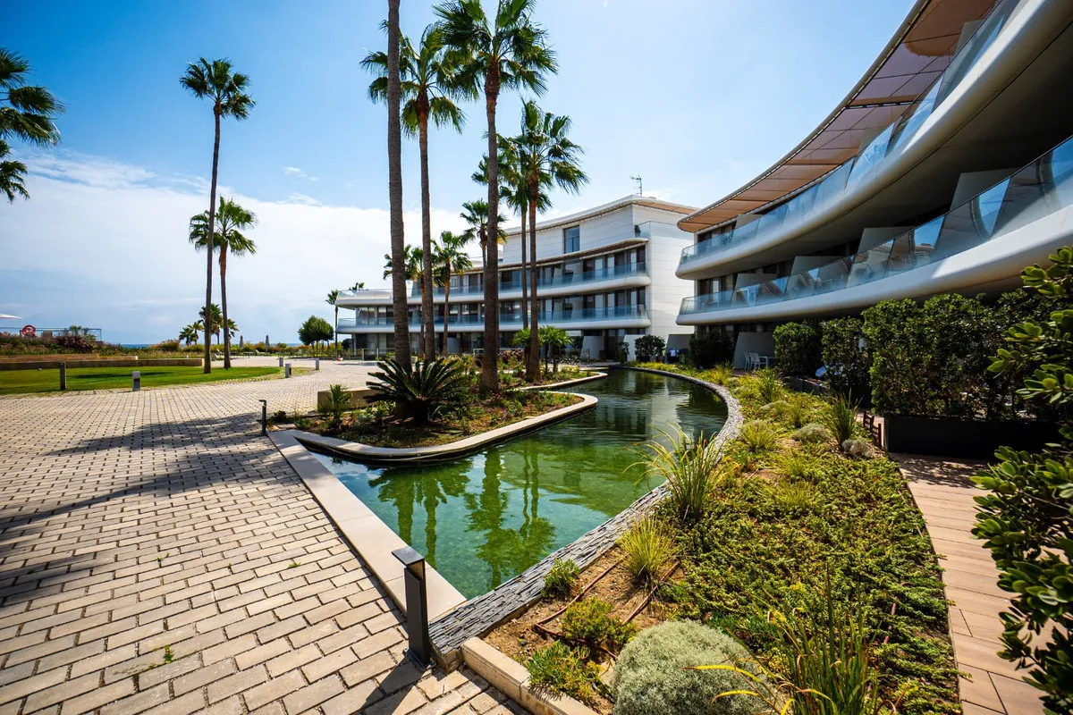 ffa96327-fa21-46b8-9f5b-0e6011f43f28