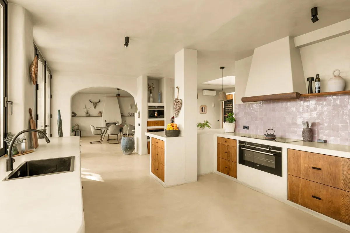 dd236cca-b9c4-42c2-aa3e-ca8293420b2b