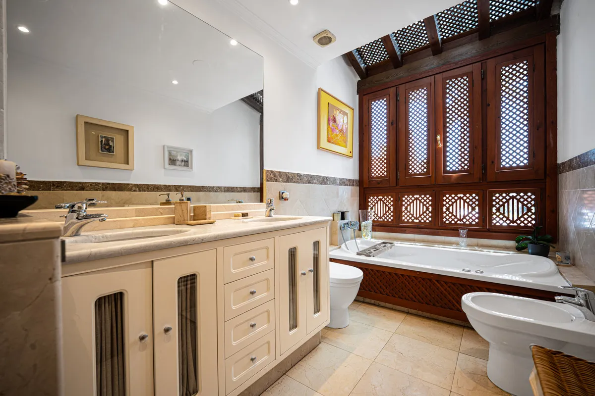 c3814e15-f9e5-44a5-b46d-3fbf84e4b2b8