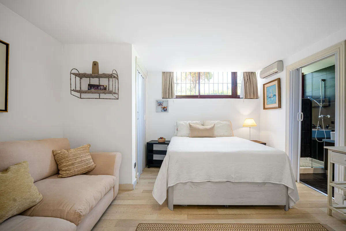 d8228498-0f92-4ce3-b3ca-7c3beb955914