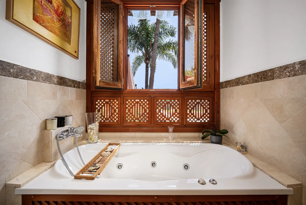 f4f6d6f5-9a5e-4988-ad96-66b0f8884016