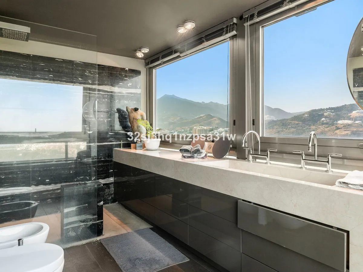 fcb6071d-c866-4d18-bb9d-c8470fda47c8