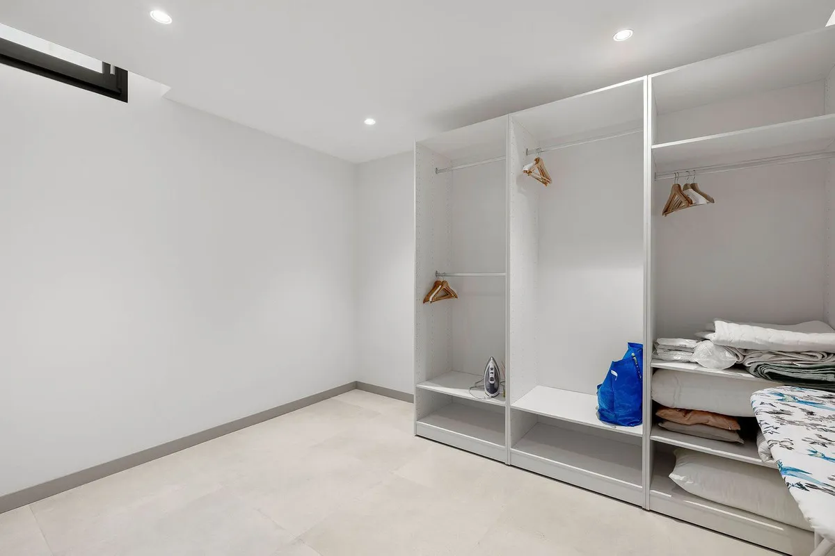 04f8b976-df6a-477f-805f-d35f3b113825