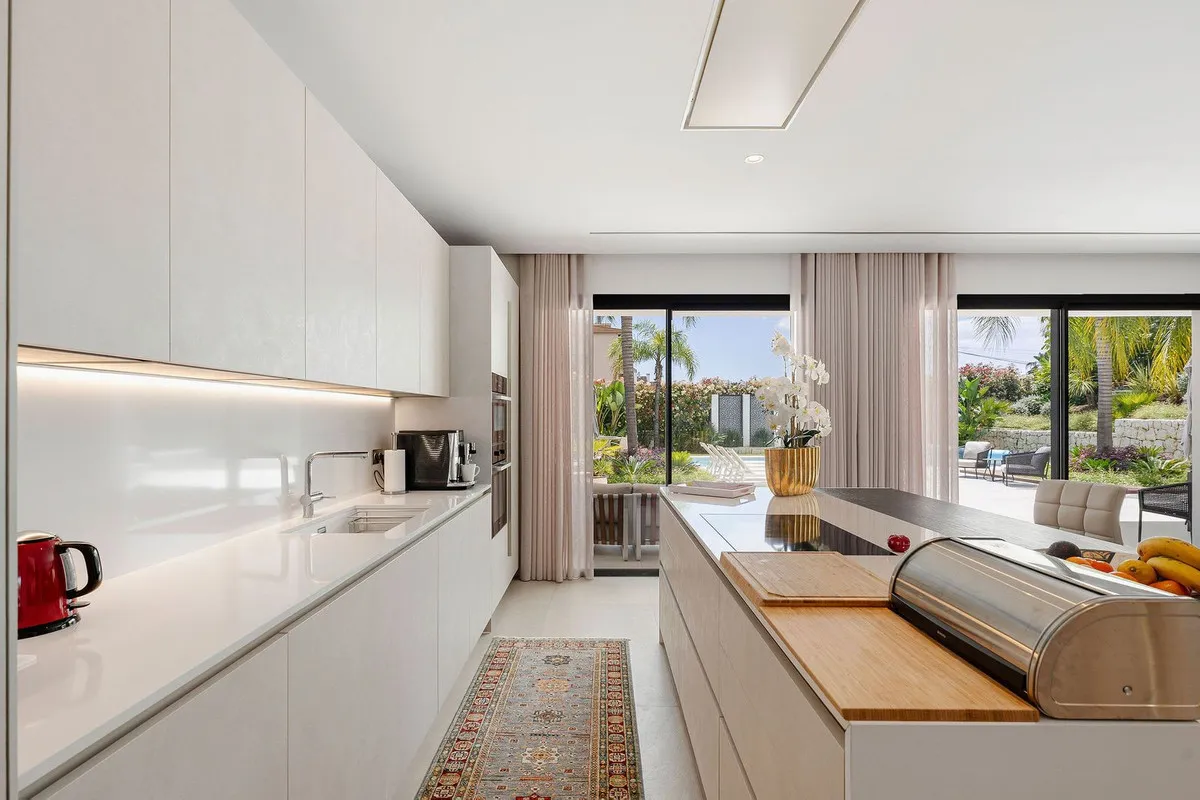 5a8dae00-a356-4c2a-9b90-5d0388a549f7