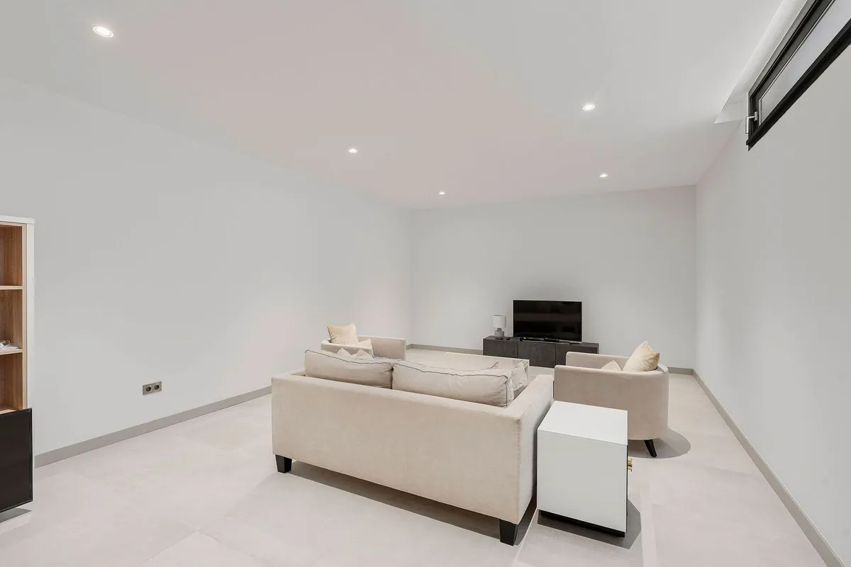 742c1805-0958-4cb6-9873-6b7a441a8526