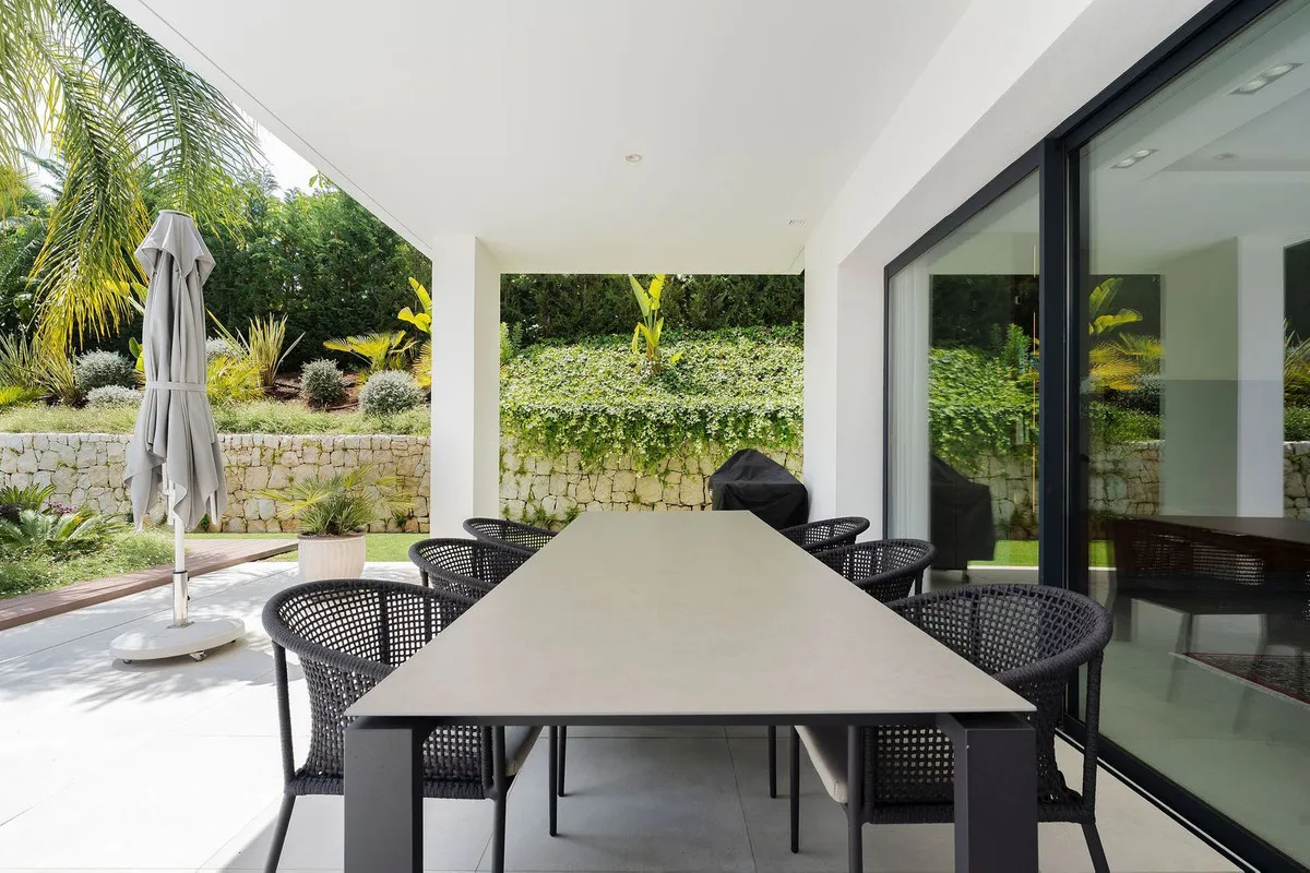 817e52b0-934f-4628-a746-c1008d8f4941