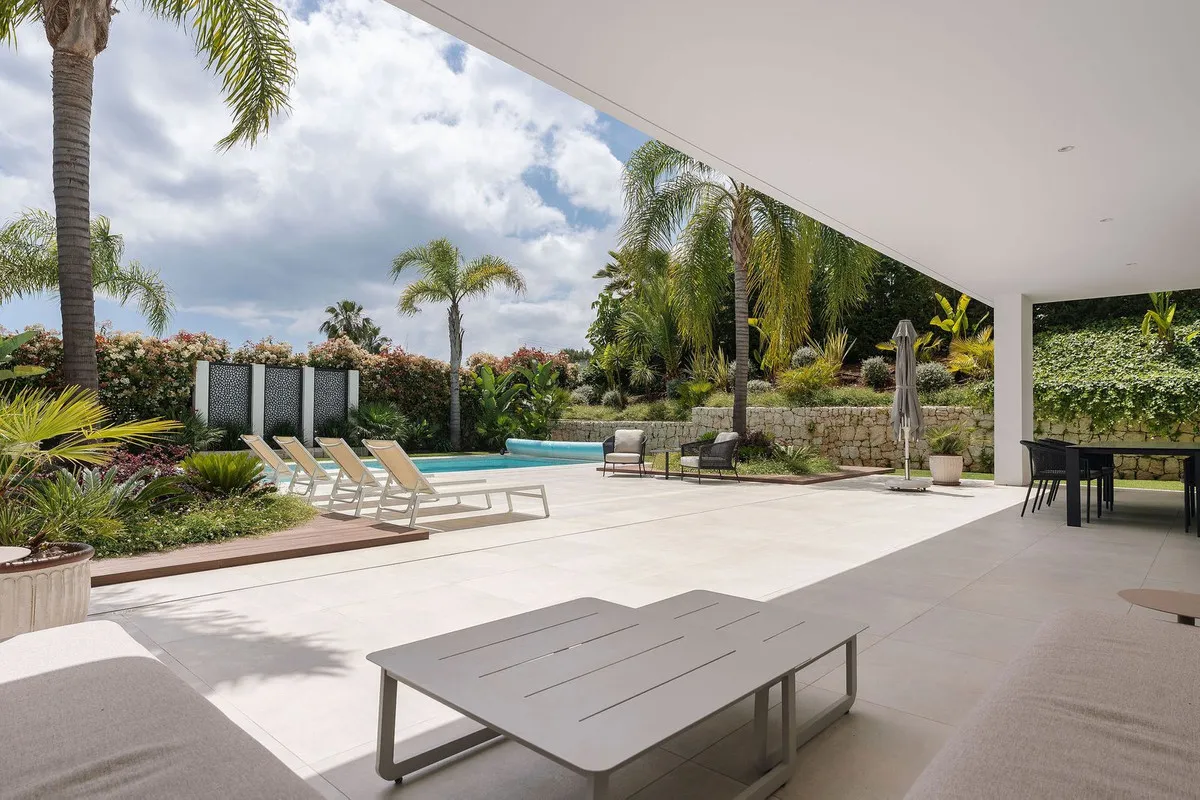 ee10d37f-5c61-4d44-a7f4-0ed64d3fb3db