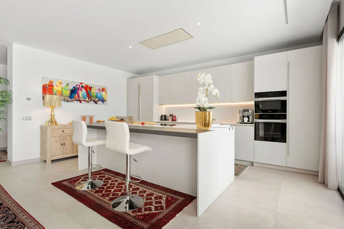 f584067c-1fdd-4d6a-8c13-cc418c223a83