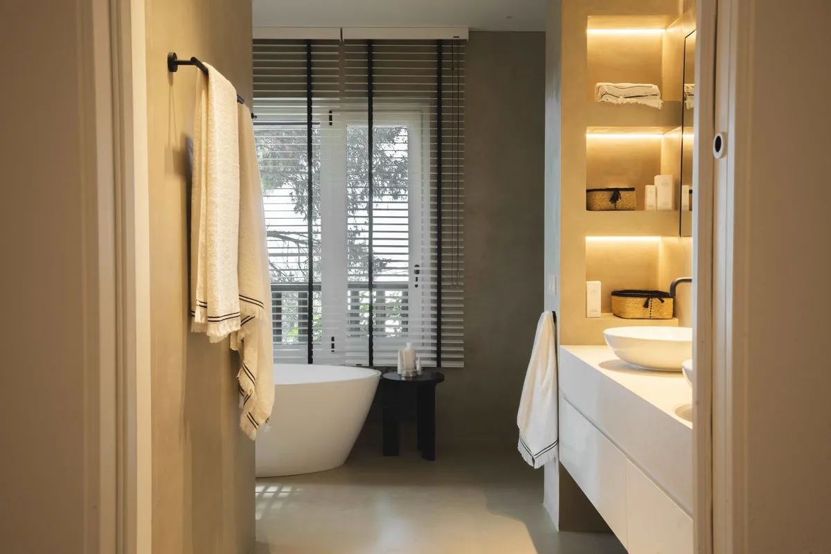 1add438b-a3e9-40db-a68b-99678ef9f8e9