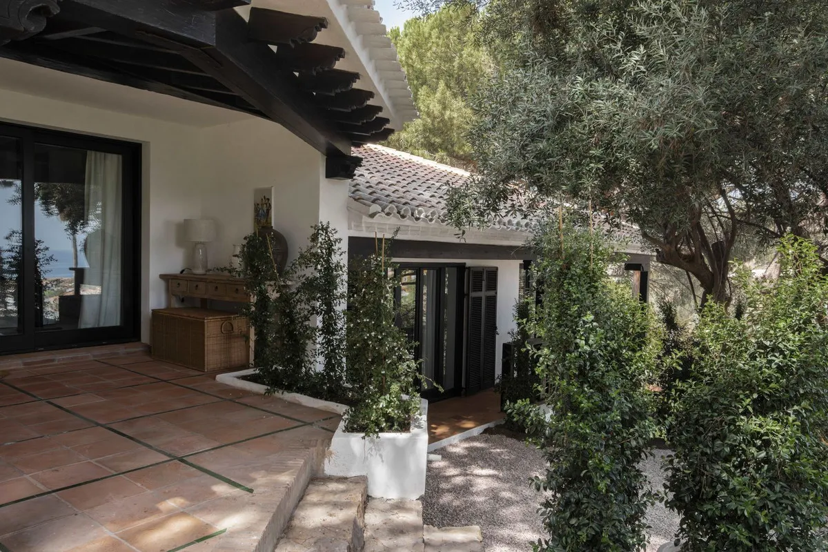 9794bbb0-f9c2-4742-b681-76f7d7f06f83