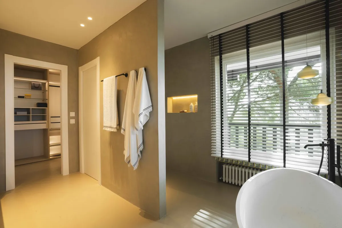 adff7033-132e-4af9-b1a5-b0a2859db0fe