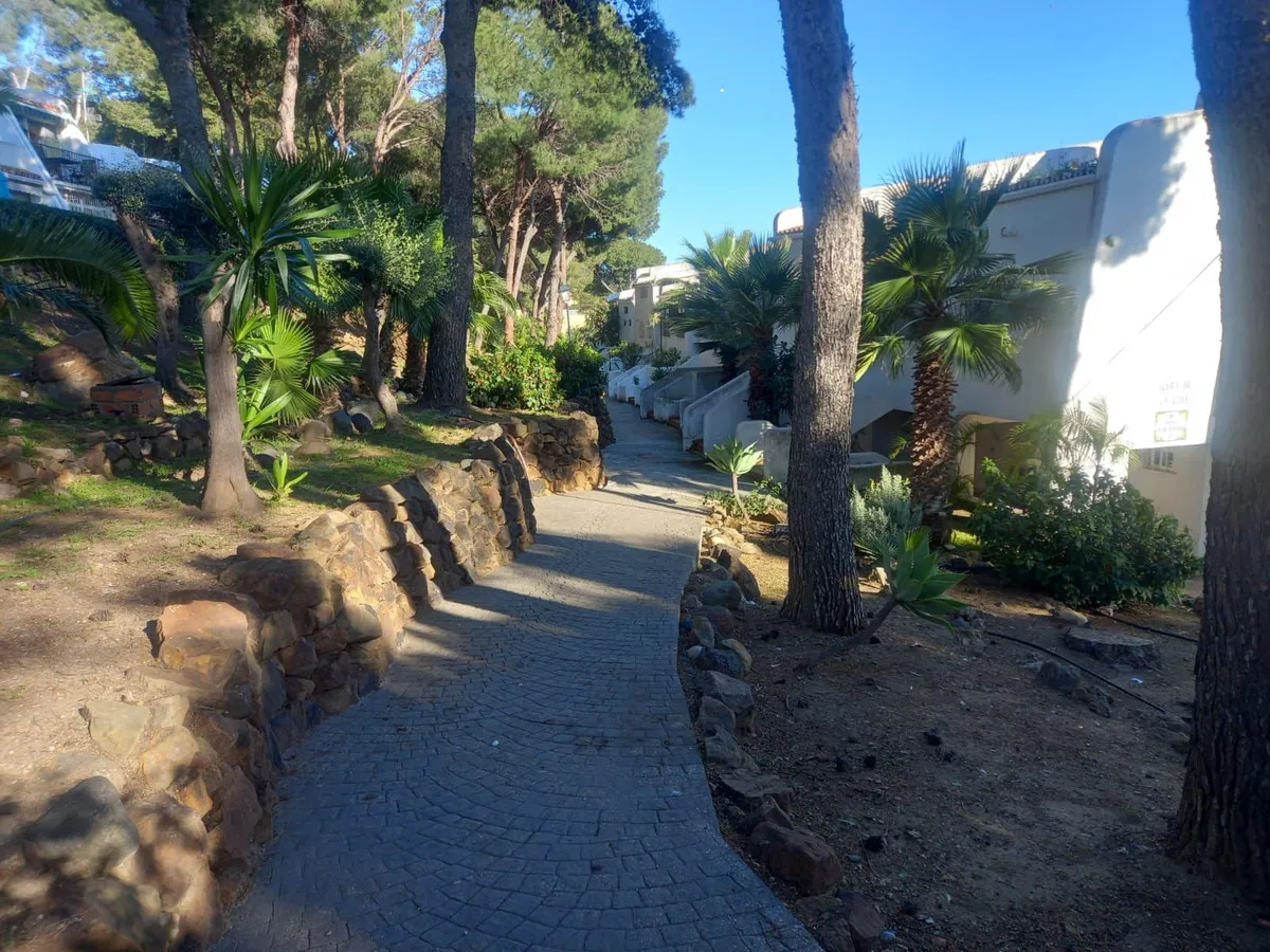 b76b1a43-4490-4cb7-8635-3b5ffdca9e92