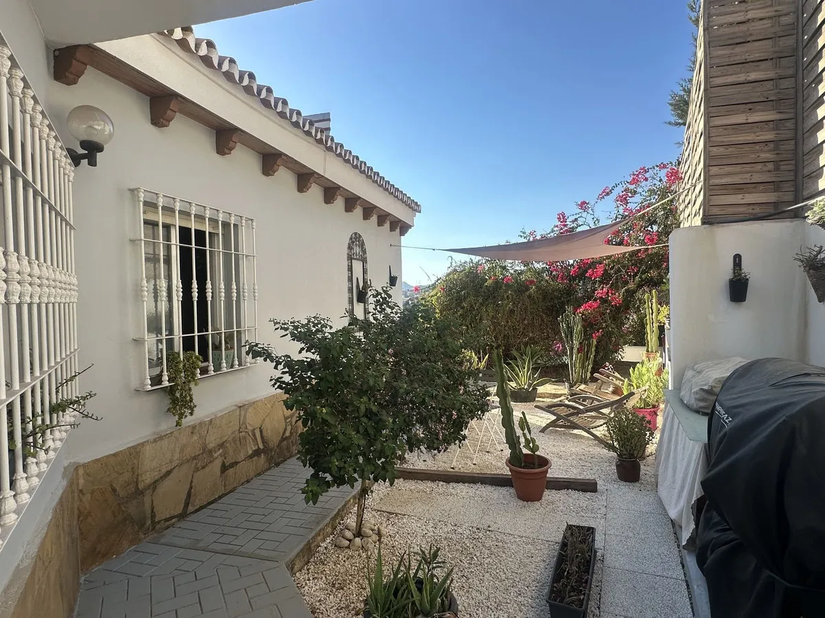 165abbb7-3d20-4ae8-8ce6-272b75abc291