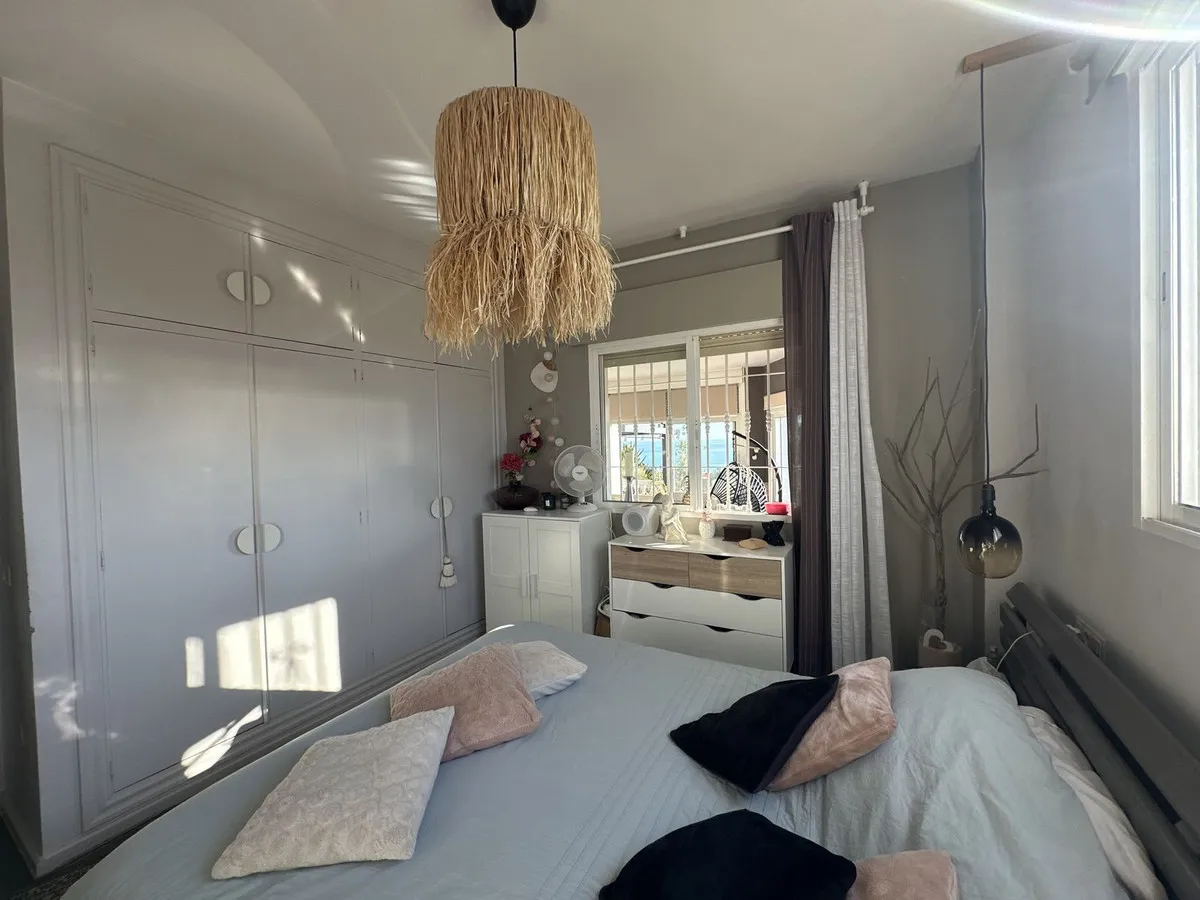 1f164e96-2b3a-445f-8657-2dd67276ec32