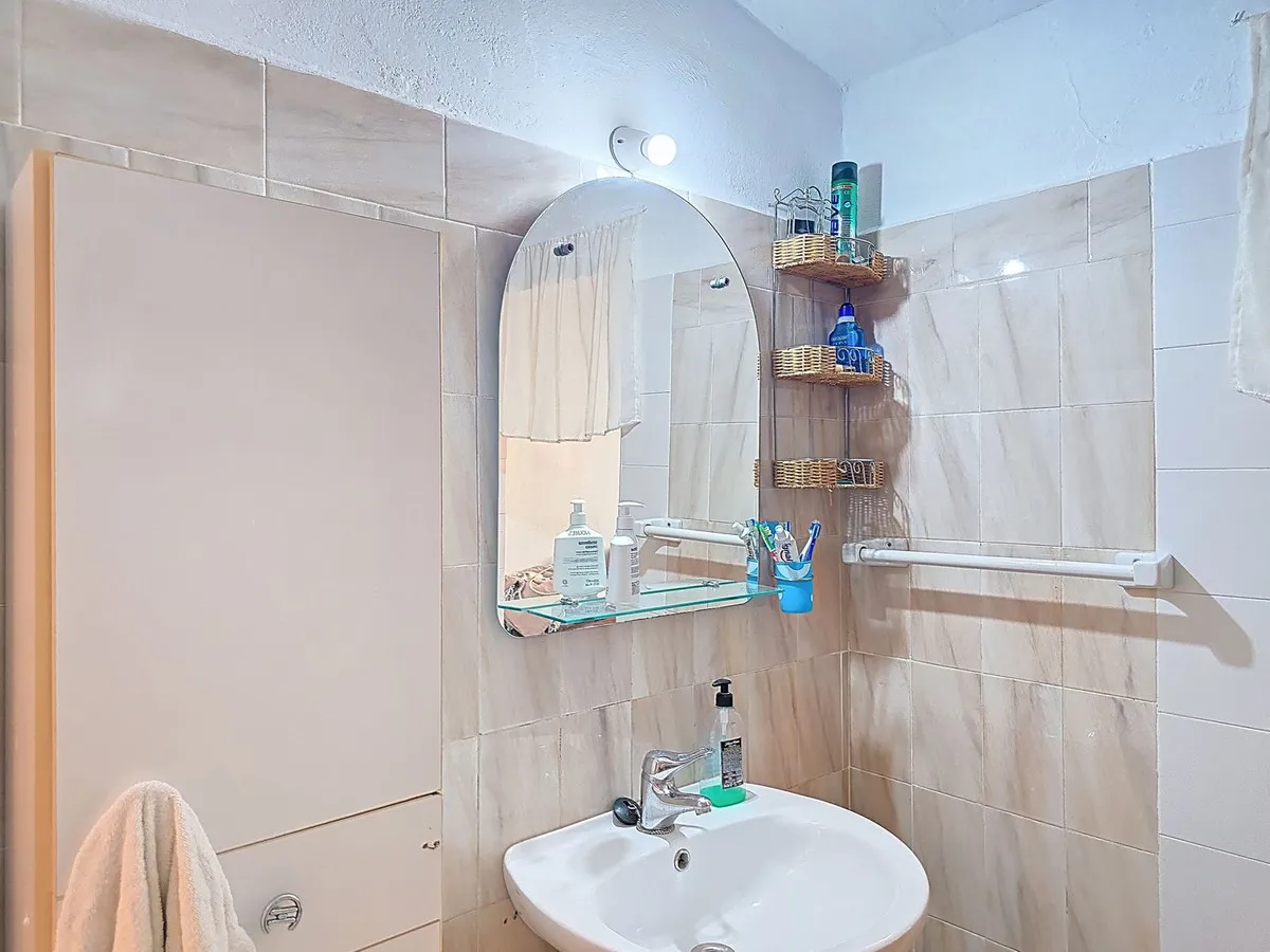 c02c811d-e59b-4b44-bb8a-8ecdba8384a6