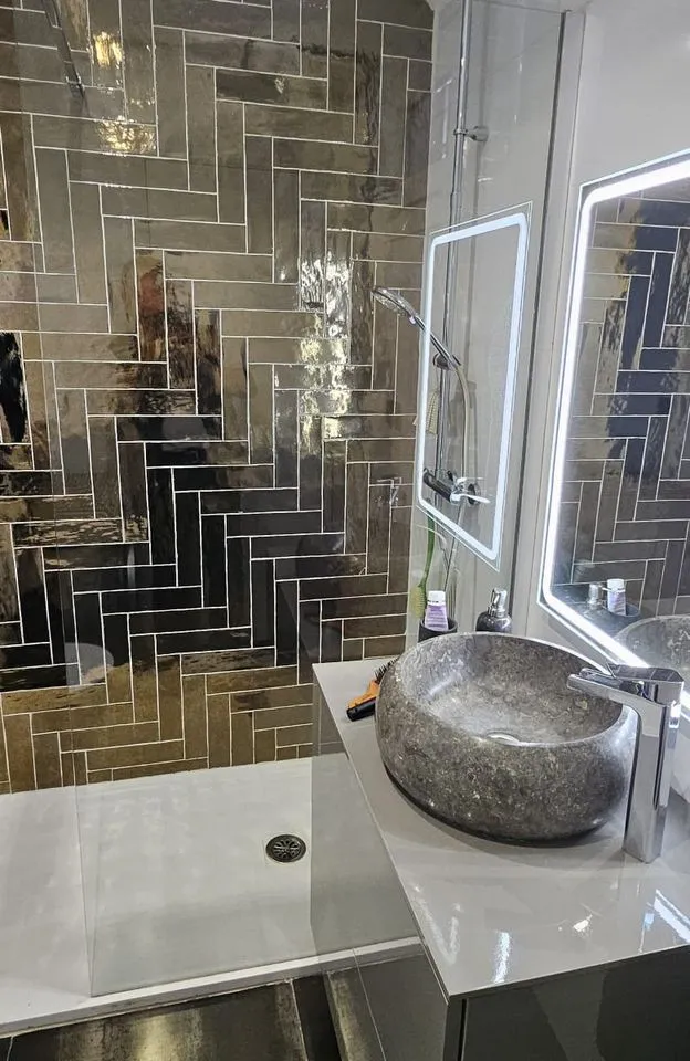 40dc0633-0a40-4868-848f-1c852a2c3d2d