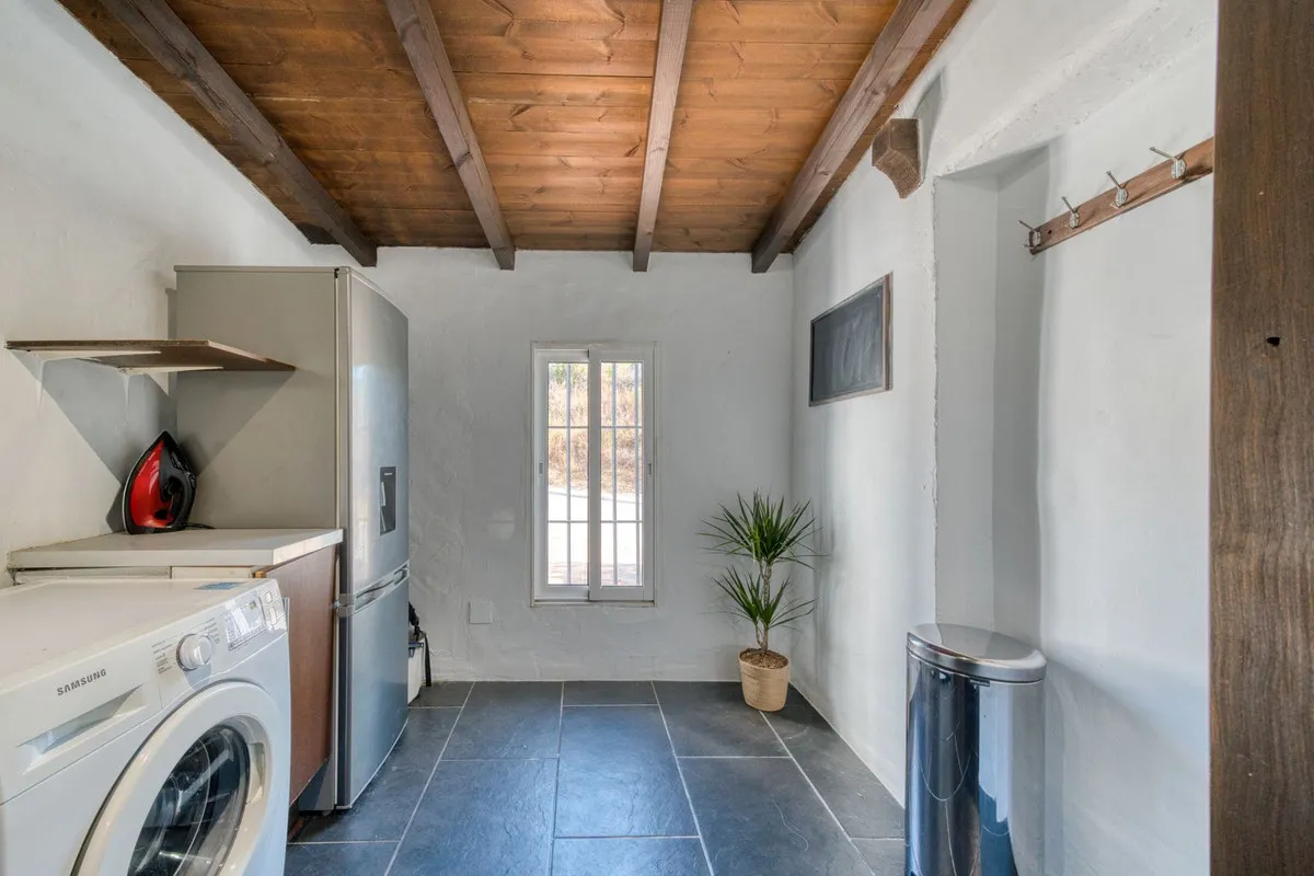 5fa080bd-ee1d-438d-9e3f-8f67de72d275