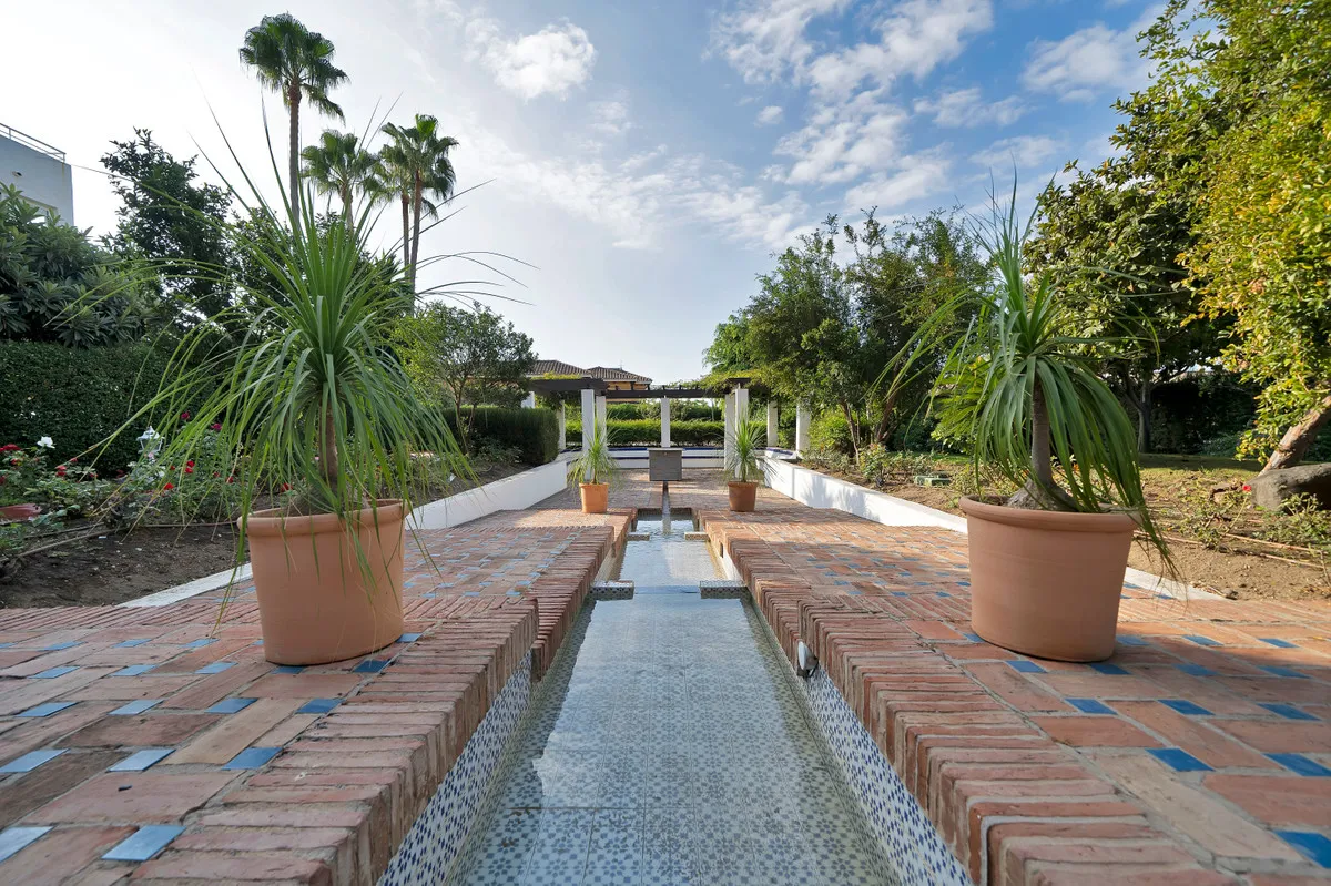 0d02b930-4070-48e6-9683-996370331ef2