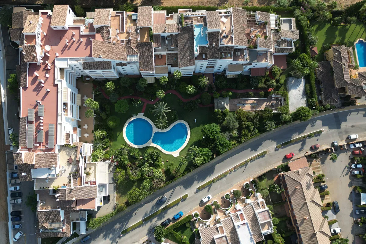 fb7855f3-fa68-4e2c-b50f-041b6395f994