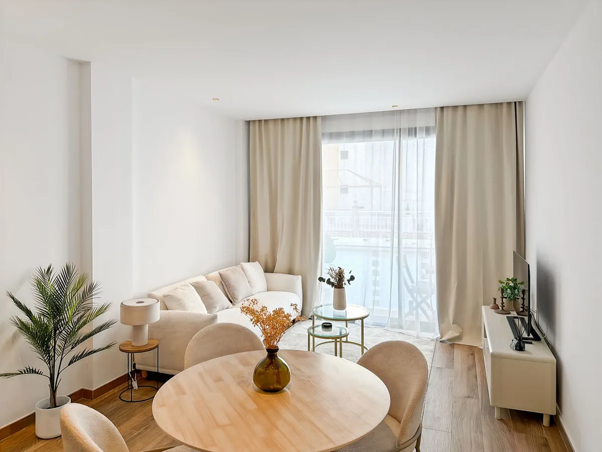 9e949f7d-cb87-4037-a351-59500d8081cc