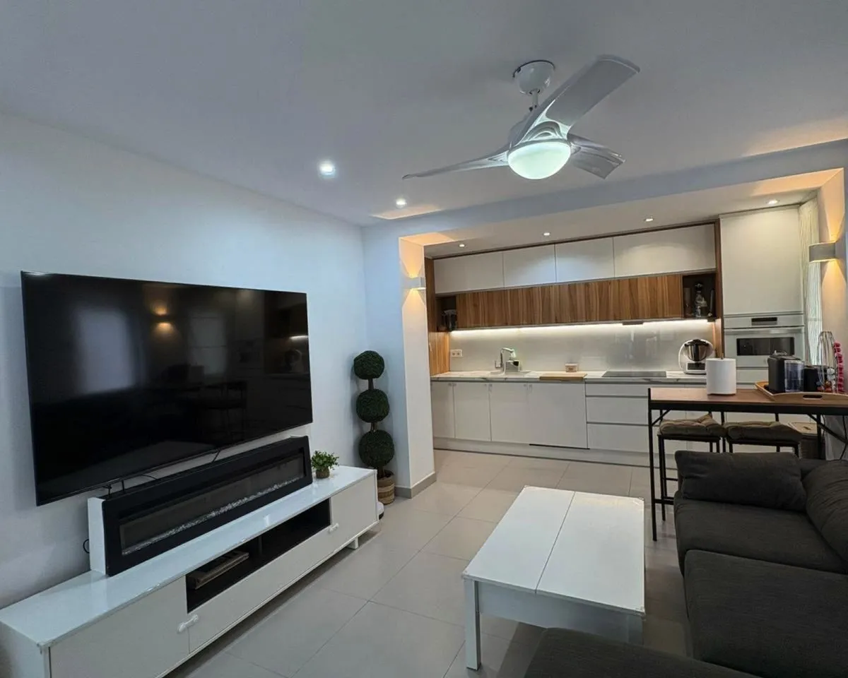 e978d7d3-1ddc-4f47-a3a8-762078b1c4c7