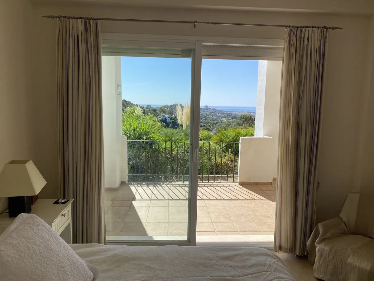 e200f7d6-4c2e-4ef4-92b8-888f27b3509a