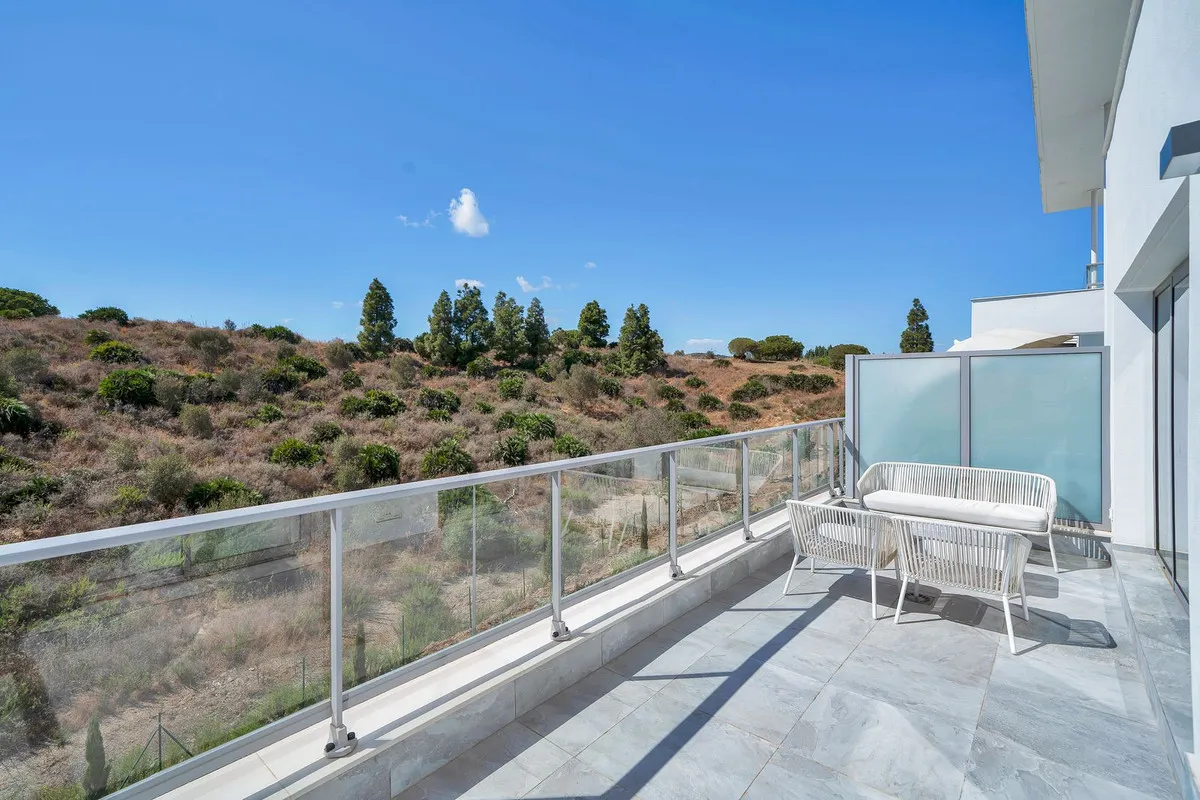 6a4e67ad-9829-4e9d-9b38-62e047fc2b20