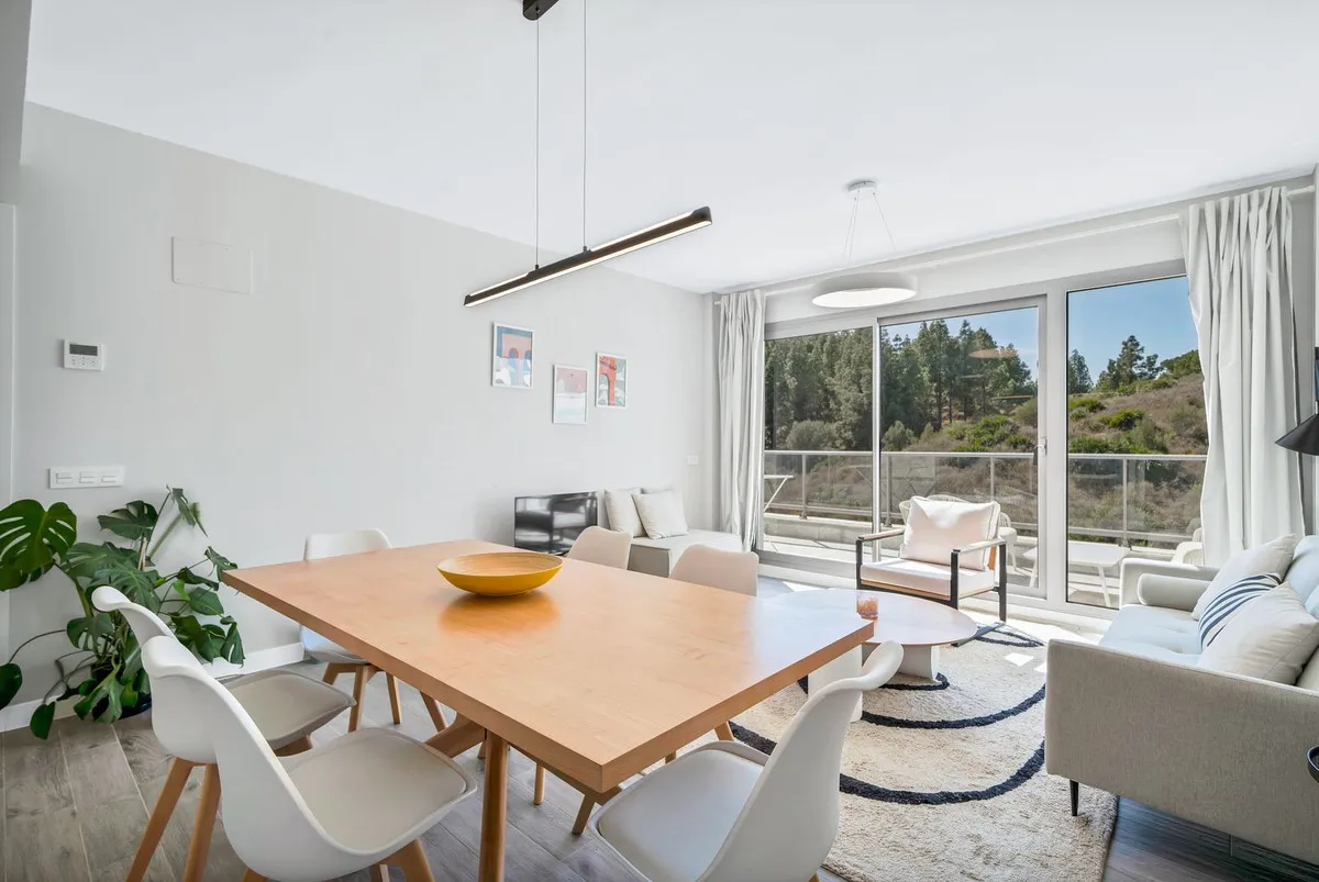 e6479100-8a97-499d-b803-08008a471b6e