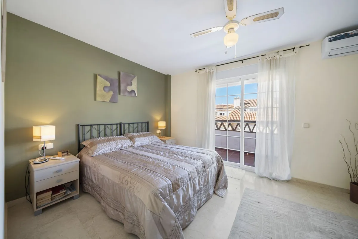 c8034484-2277-4b3a-b754-34ef5de2fd28