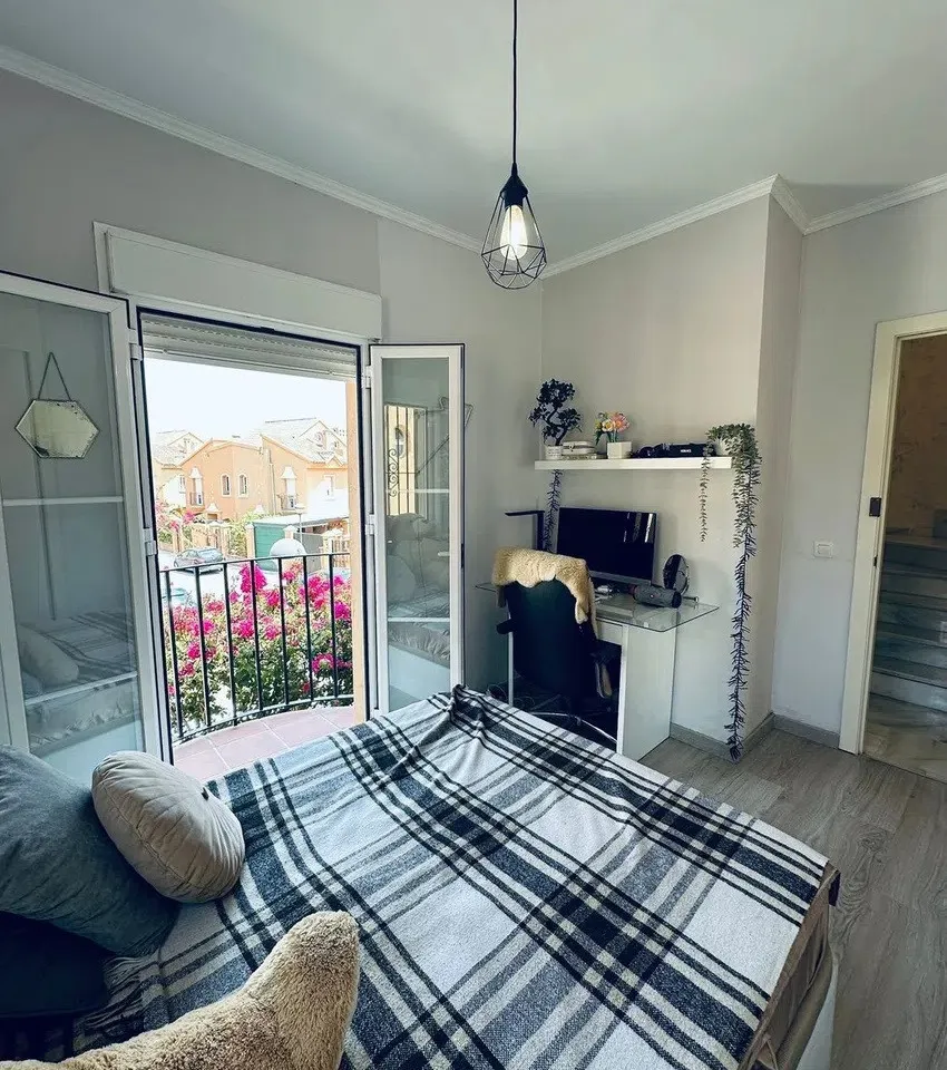 d93628b9-e7de-40a7-bddc-6337c7668652