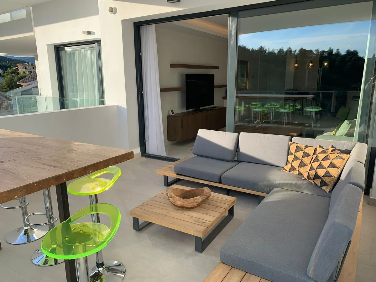 ddbfb57b-9eb3-4d60-a3d2-e47905a8b746