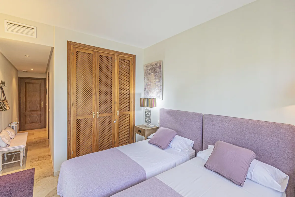 749a86d9-bba8-411a-840d-34c89d2e2b95