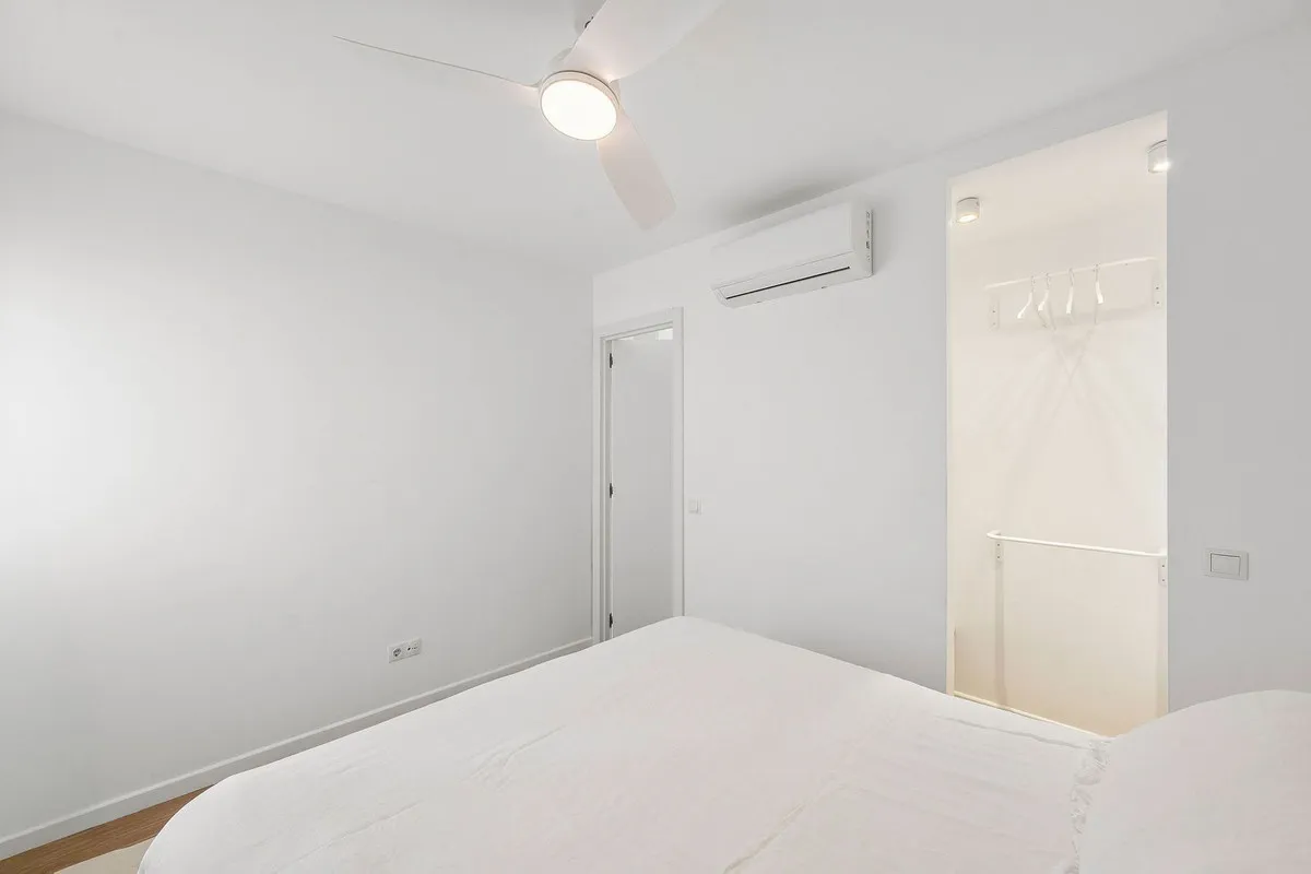 5a037770-bd9d-4558-9d9e-214be8d74259