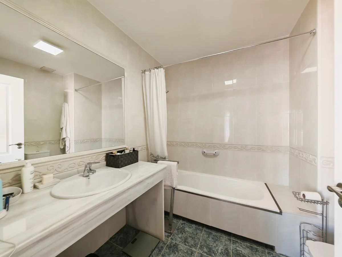 b5c52efb-ed10-4ab6-806a-653a374c0597