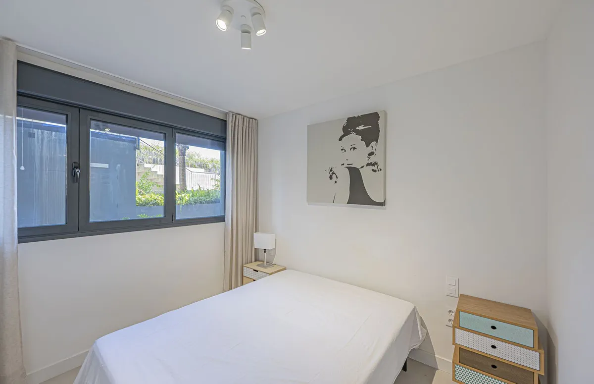 00082aef-3adf-428b-9b56-201e09c4d596