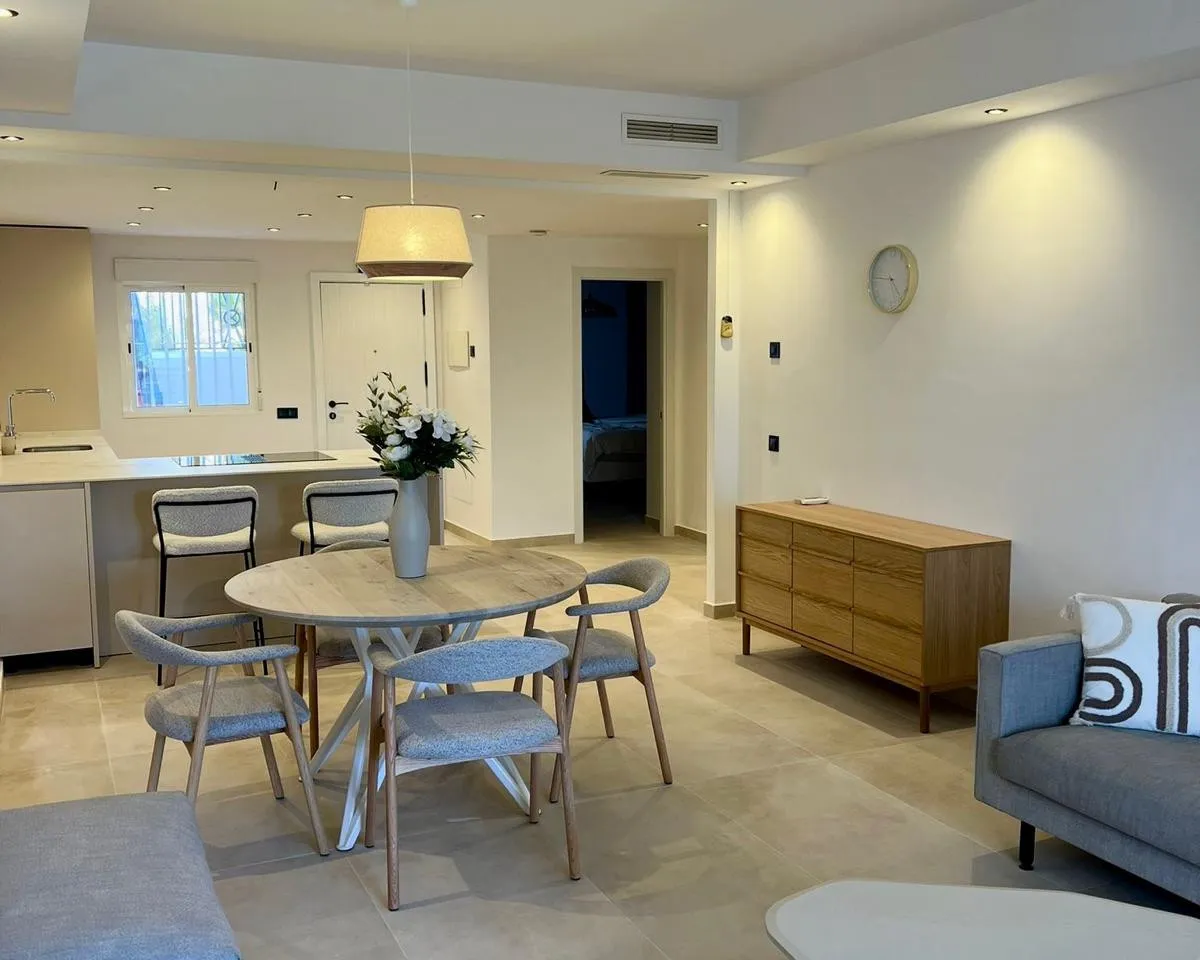 098549bf-c014-40a6-8974-e860082d99af