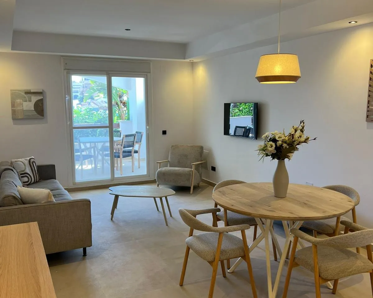 fb5493b7-b6dc-4322-adde-aaff395dc0c8