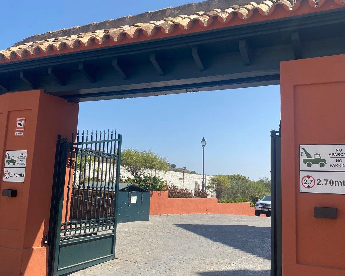 4acf2df0-68ff-445f-bcee-334af0ba32e3